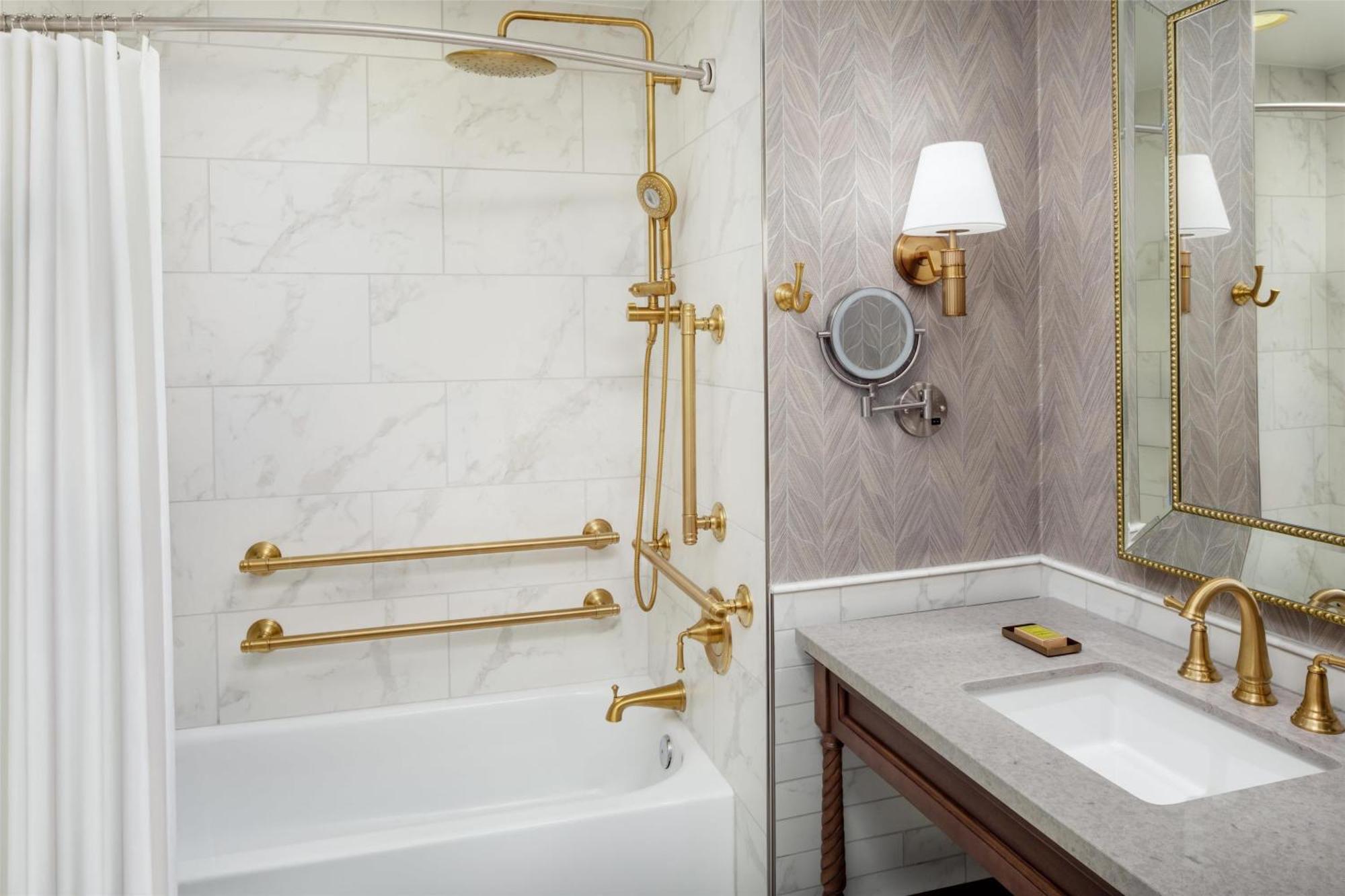 The Skirvin Hilton 4*