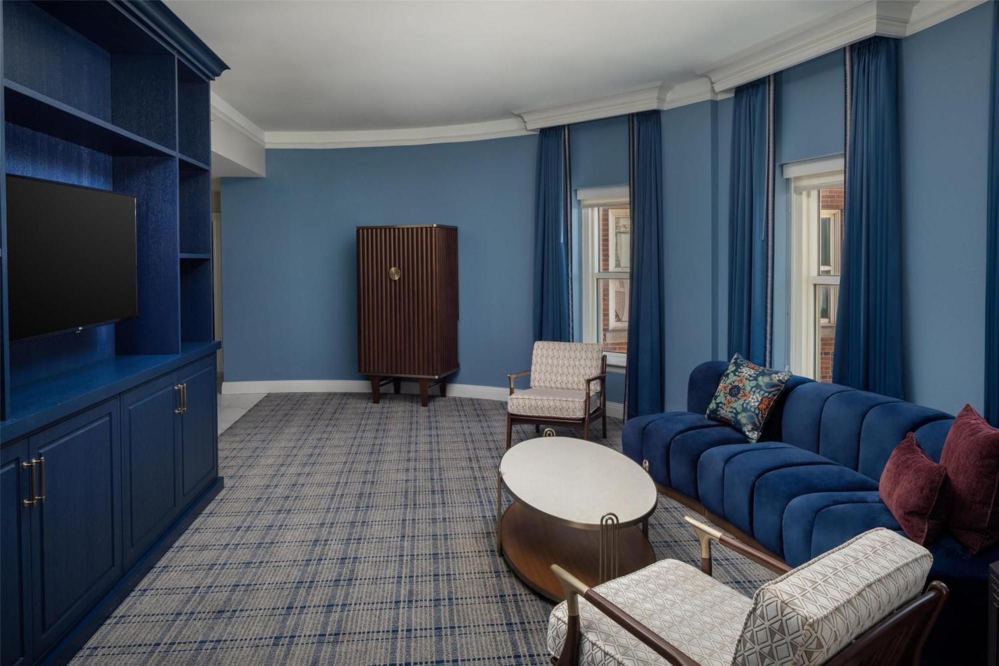 The Skirvin Hilton 4*
